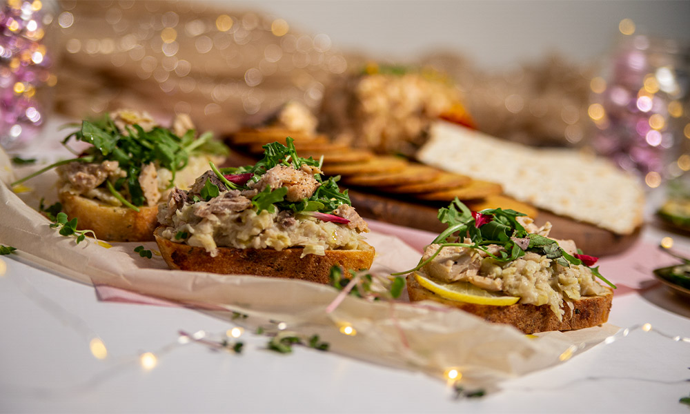 GoldSeal_White-Bean-Tartines-with-Salmon-3